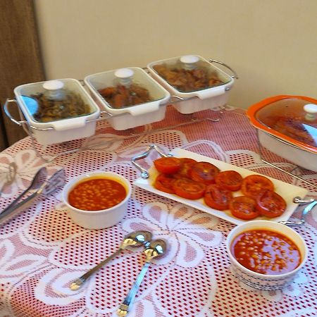 Florances Rest House Найроби Екстериор снимка