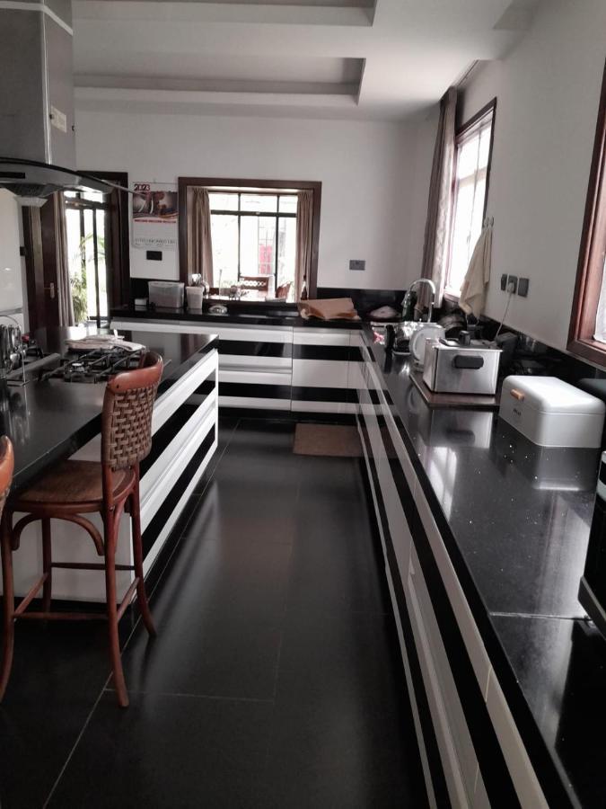Florances Rest House Найроби Екстериор снимка