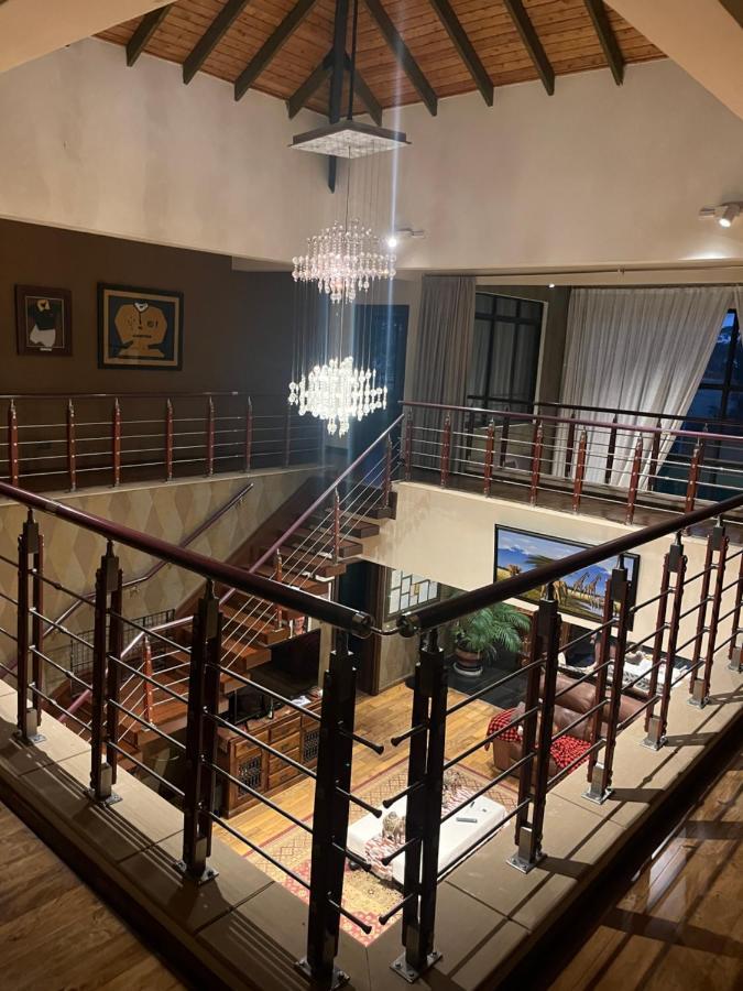 Florances Rest House Найроби Екстериор снимка