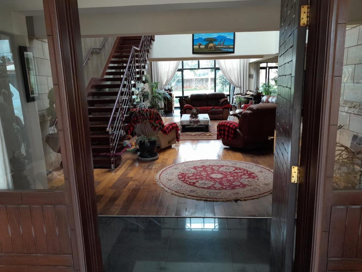 Florances Rest House Найроби Екстериор снимка