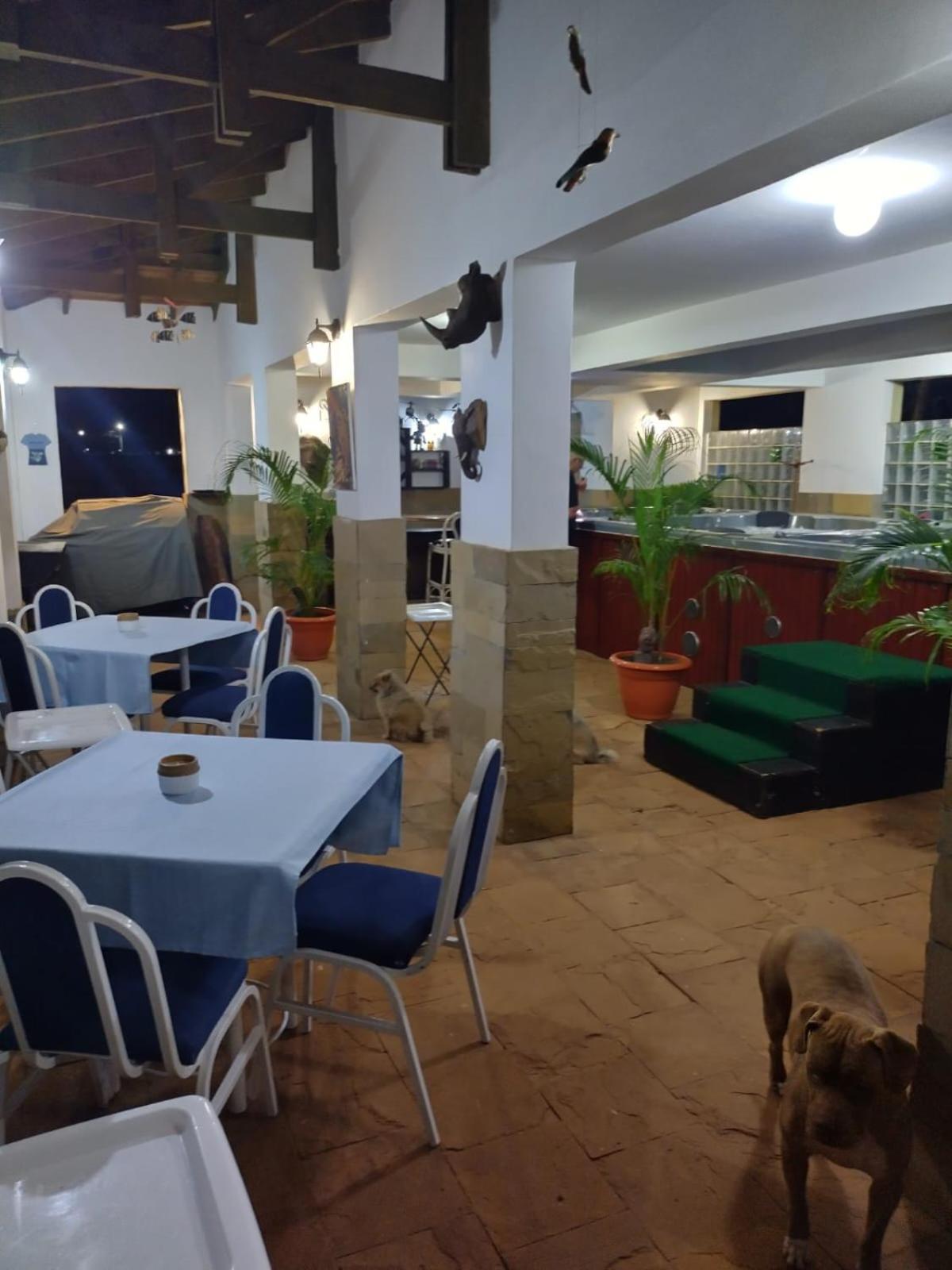 Florances Rest House Найроби Екстериор снимка