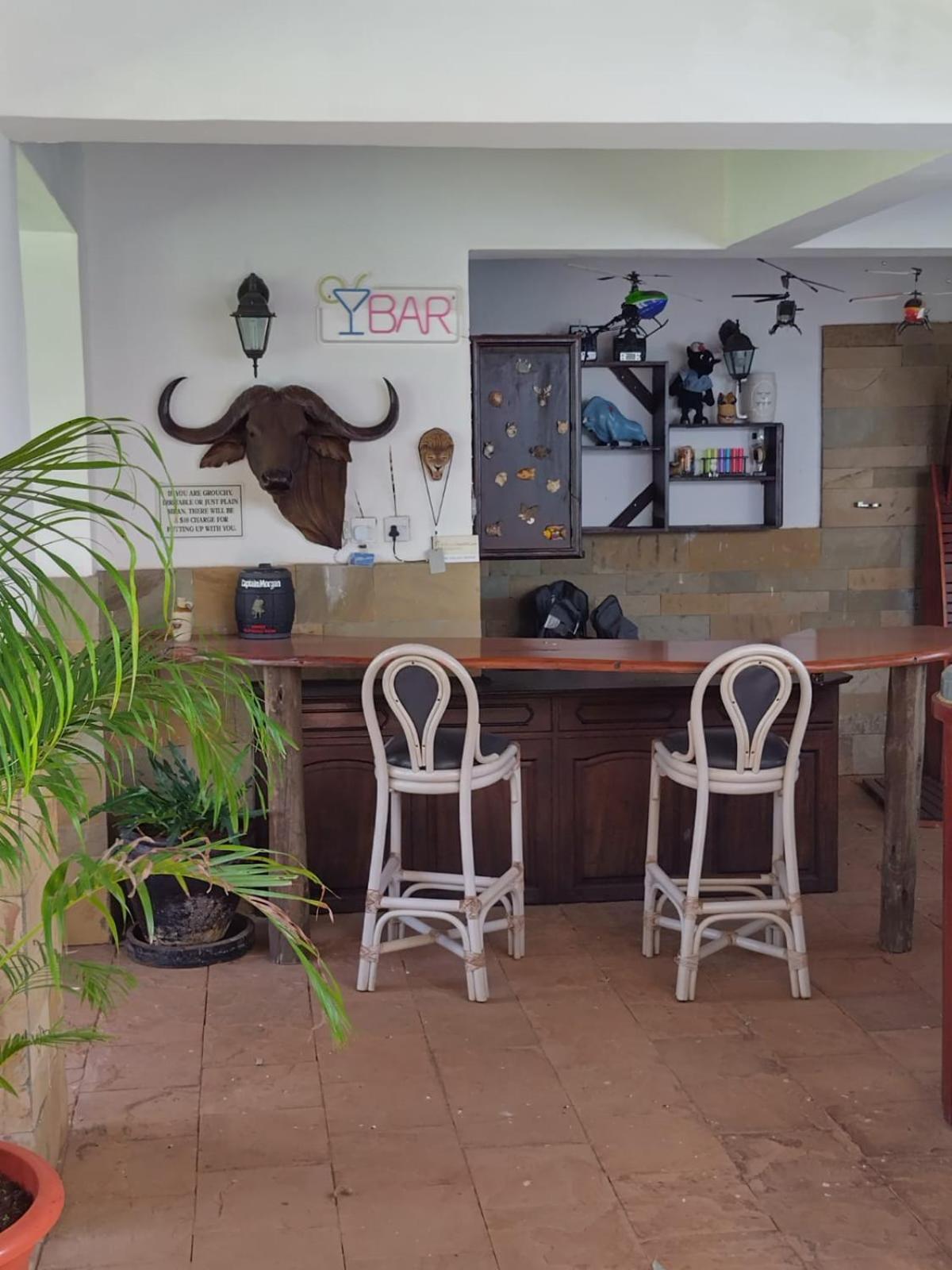 Florances Rest House Найроби Екстериор снимка