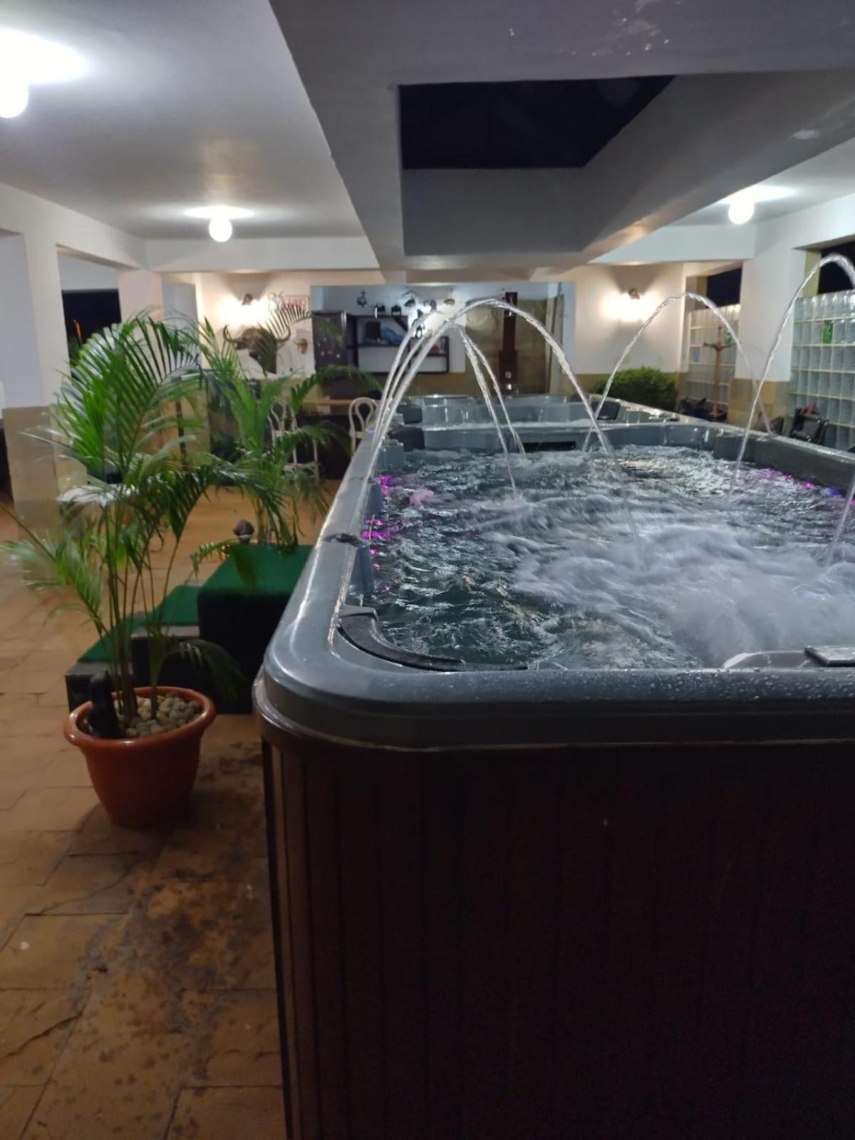 Florances Rest House Найроби Екстериор снимка