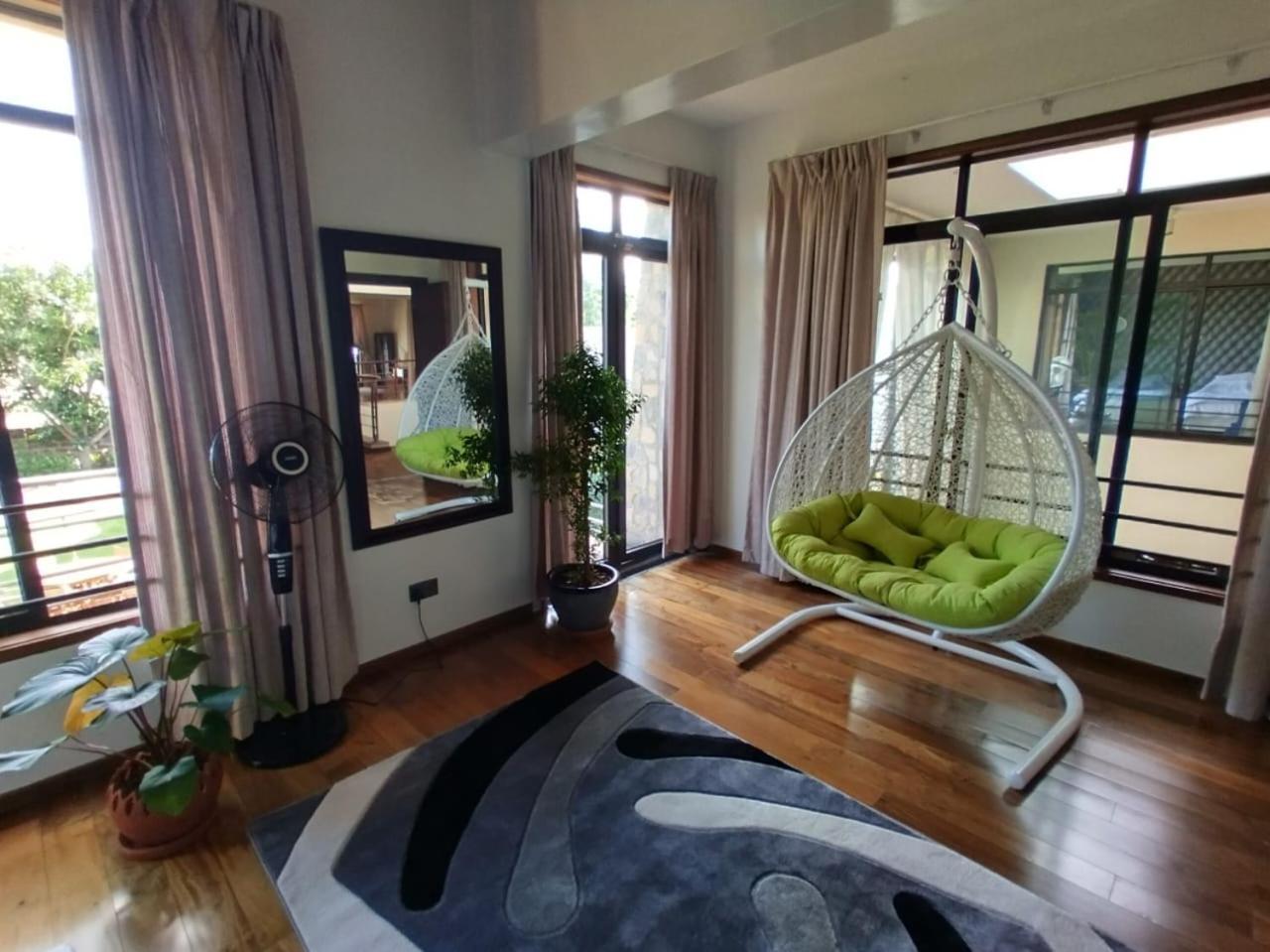 Florances Rest House Найроби Екстериор снимка